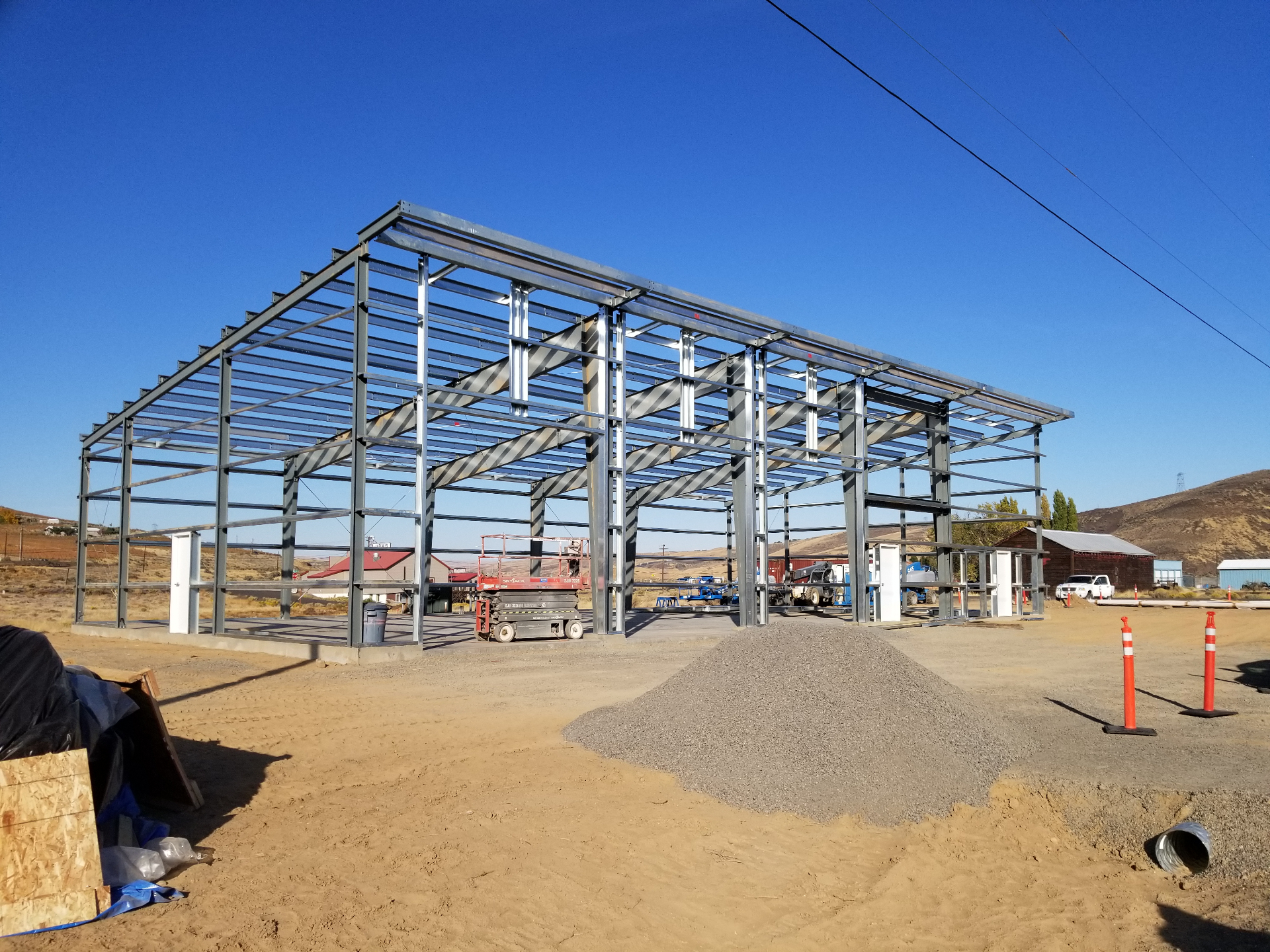 Steel building frame with slab and gravel approach